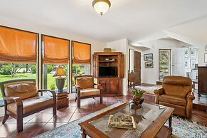 Pipe Creek Escape w/ Screened-in Porch & Hot Tub!