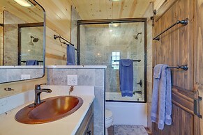 Peaceful Wyoming Cabin w/ Spacious Deck & Wet Bar!