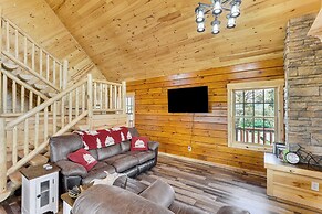 Peaceful Wyoming Cabin w/ Spacious Deck & Wet Bar!