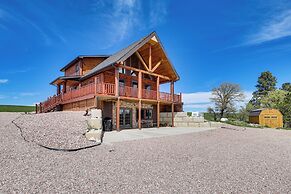 Peaceful Wyoming Cabin w/ Spacious Deck & Wet Bar!