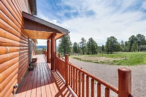 Peaceful Wyoming Cabin w/ Spacious Deck & Wet Bar!