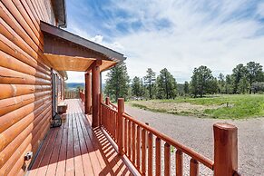 Peaceful Wyoming Cabin w/ Spacious Deck & Wet Bar!