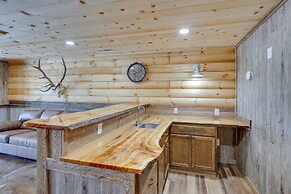 Peaceful Wyoming Cabin w/ Spacious Deck & Wet Bar!