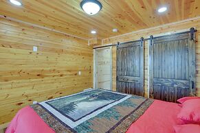 Peaceful Wyoming Cabin w/ Spacious Deck & Wet Bar!