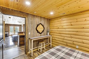 Peaceful Wyoming Cabin w/ Spacious Deck & Wet Bar!