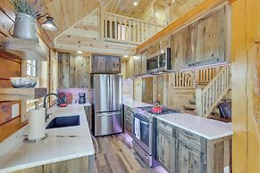 Peaceful Wyoming Cabin w/ Spacious Deck & Wet Bar!