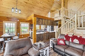 Peaceful Wyoming Cabin w/ Spacious Deck & Wet Bar!
