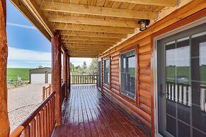 Peaceful Wyoming Cabin w/ Spacious Deck & Wet Bar!