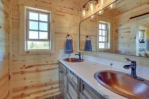 Peaceful Wyoming Cabin w/ Spacious Deck & Wet Bar!