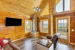 Peaceful Wyoming Cabin w/ Spacious Deck & Wet Bar!