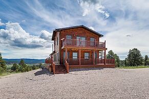 Peaceful Wyoming Cabin w/ Spacious Deck & Wet Bar!