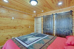 Peaceful Wyoming Cabin w/ Spacious Deck & Wet Bar!