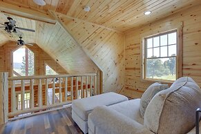 Peaceful Wyoming Cabin w/ Spacious Deck & Wet Bar!