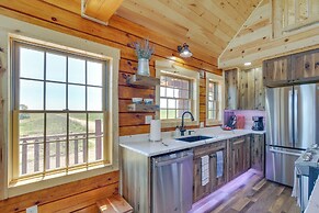 Peaceful Wyoming Cabin w/ Spacious Deck & Wet Bar!
