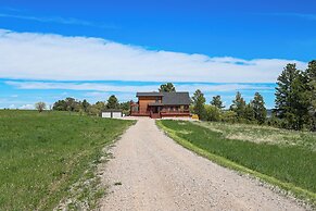 Peaceful Wyoming Cabin w/ Spacious Deck & Wet Bar!