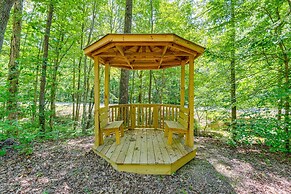 Cozy Tennessee Retreat w/ Patio & Charcoal Grill!