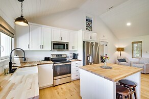 Modern Altavista Farmhouse w/ Countryside Views