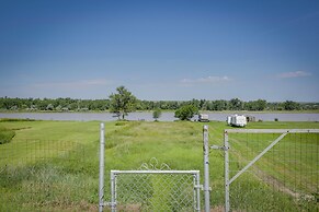 Glendive Getaway w/ Yellowstone River Access!