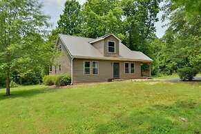 Wine Country Cottage w/ Fire Pit in Olin!