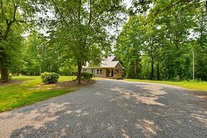 Wine Country Cottage w/ Fire Pit in Olin!