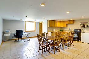 Wfh-friendly Lawrence Escape w/ Lake Access
