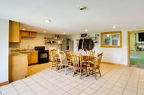 Wfh-friendly Lawrence Escape w/ Lake Access