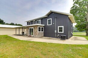 Wfh-friendly Lawrence Escape w/ Lake Access