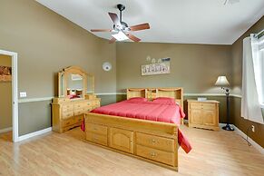 Porterville Getaway w/ Patio + Valley Views!