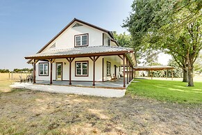 Remodeled Farmhouse on 18 Acres: 8 Mi to Elgin!