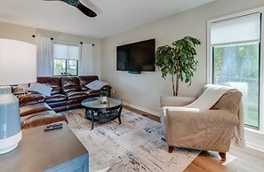 Lakefront Orion Twp. Home w/ Fire Pit & Kayak!