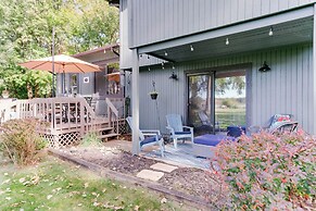 Lakefront Orion Twp. Home w/ Fire Pit & Kayak!