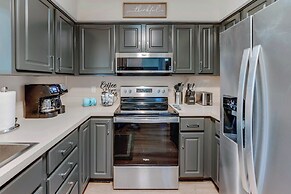 Lakefront Orion Twp. Home w/ Fire Pit & Kayak!