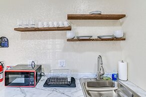 2 Mi to Main St: Newton Guest House