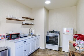 2 Mi to Main St: Newton Guest House