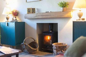 Stunning 3-bed Cottage, Hot Tub, Wi-fi, Parking