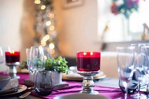 Stunning 3-bed Cottage, Hot Tub, Wi-fi, Parking