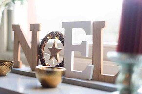 Stunning 3-bed Cottage, Hot Tub, Wi-fi, Parking