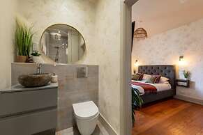 Stunning 3-bed Cottage, Hot Tub, Wi-fi, Parking