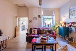 Stunning 3-bed Cottage, Hot Tub, Wi-fi, Parking