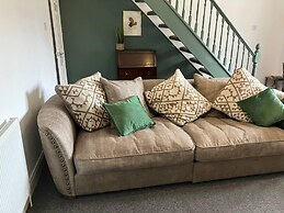 Rose Cottage - 5 Person, City Centre With Parking