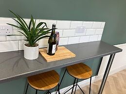 Rose Cottage - 5 Person, City Centre With Parking