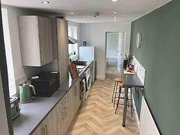 Rose Cottage - 5 Person, City Centre With Parking