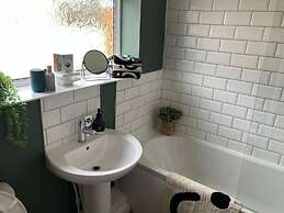 Rose Cottage - 5 Person, City Centre With Parking