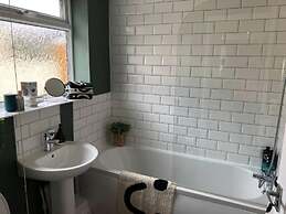 Rose Cottage - 5 Person, City Centre With Parking