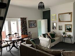 Rose Cottage - 5 Person, City Centre With Parking