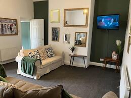 Rose Cottage - 5 Person, City Centre With Parking