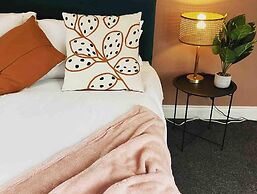 Rose Cottage - 5 Person, City Centre With Parking