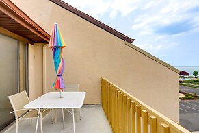 Port Clinton Condo w/ Community Pool & Hot Tub!