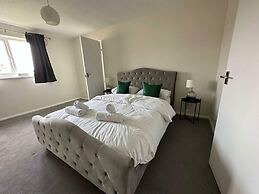 Beautiful 3-bed Apartment in Swansea