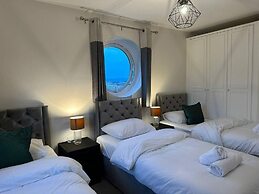 Beautiful 3-bed Apartment in Swansea